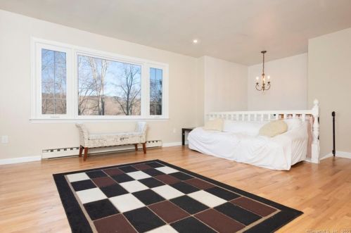 39 Putnam Rd, Northville, CT 06776-5332