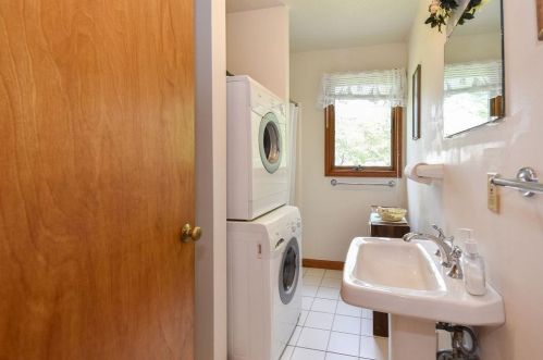 38 Noble St, South Kingstown RI  02882-3941 exterior