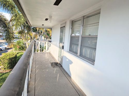 352 Chatham Q, West Palm Beach, FL 33417-1854