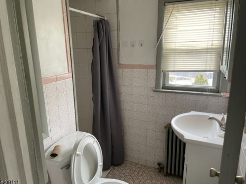 115 Prospect St, Roselle, NJ 07203-1629