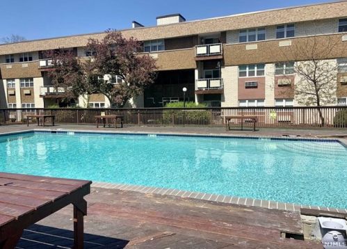 1111 River Rd, Edgewater NJ  07020-1335 exterior