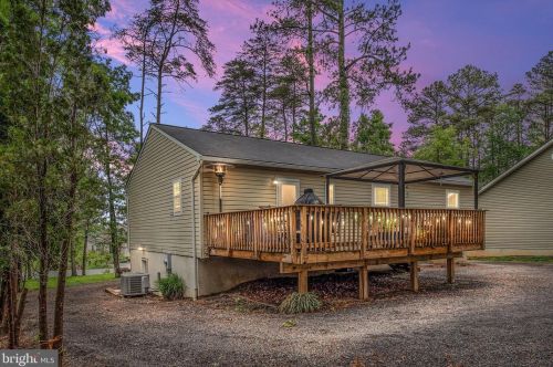 513 Lakeview Pkwy, Locust Grove, VA 22508-5138