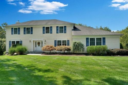 21 Locust Ct, East Freehold, NJ 07728-2958