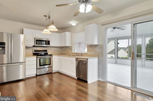 6 Terry Ct, New Castle DE  19720-7697 exterior