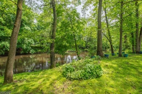 36 Riverside Dr, Parsippany NJ  07834-2133 exterior