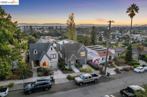 4551 Fairbairn Ave, Oakland, CA 94619-2622