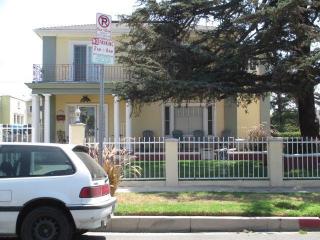 2430 8th Ave, Los Angeles, CA 90018-1767