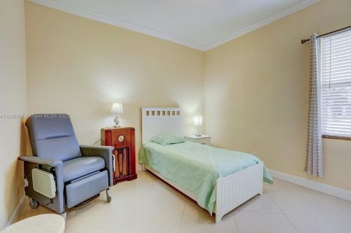 160 Saratoga Ave, Fort Pierce FL  34953-5974 exterior