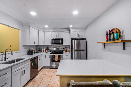 33 Rutledge Ct, East Brunswick NJ  08816-4020 exterior