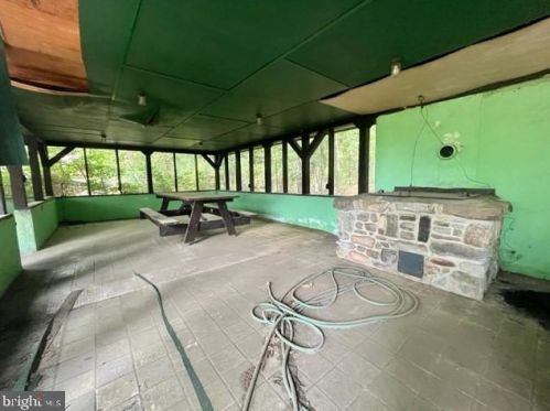 319 Lake Dr, Richmond National Battlefiel VA  22835-2752 exterior