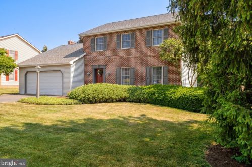 987 Dawn Ave, Ephrata, PA 17522-1341