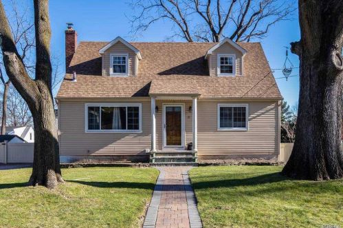 21 Clark Dr, Great Neck, NY 11020-1505