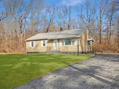 191 Raymond Hill Rd, Uncasville, CT 06382-1603