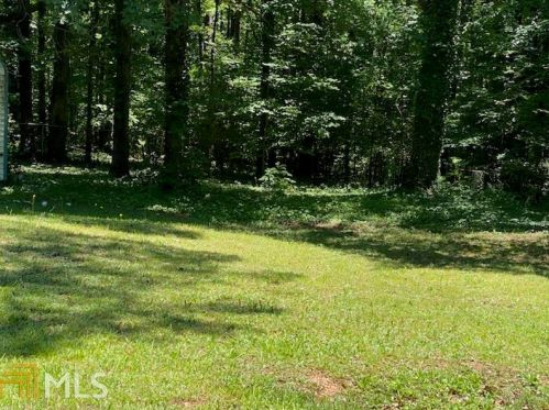 392 Colchester Dr, Stone Mountain, GA 30088-1227
