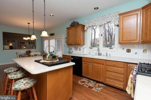 718 Meadowcreek Cir, Prospectville PA 19002-2074 exterior