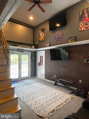 3098 Hamburg Rd, Edinburg VA  22824-3093 exterior