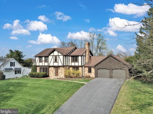 461 Woodcrest Dr, Navy Sup Dpt, PA 17050-6809