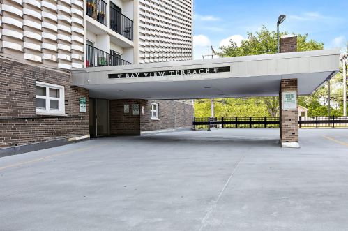 2525 Shore Dr, Milwaukee, WI 53207-1973