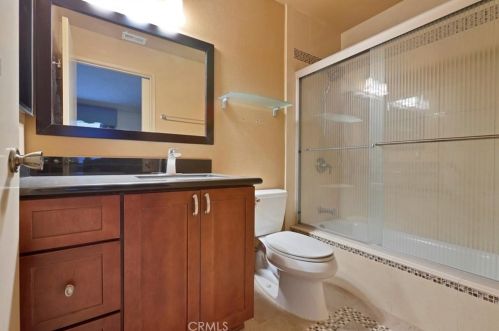 11690 Lakewood Blvd, Downey CA  90241-5272 exterior