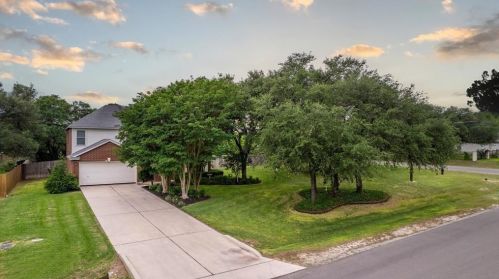 120 Bella Vista Cir, Uhland, TX 78640-8730