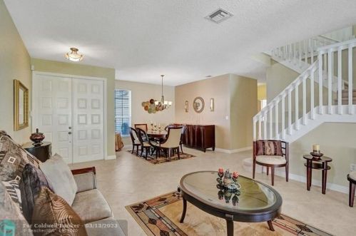 18012 33rd St, Hollywood FL  33029-1622 exterior