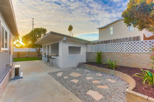 3862 Martha St, San Diego CA  92117-1817 exterior