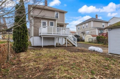 19 Waller Ct, United States Coast Guard Ac CT  06320-5217 exterior