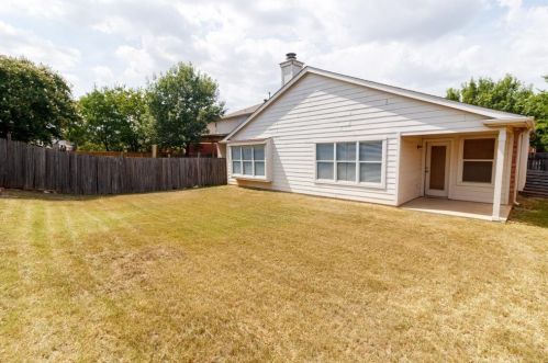 8059 Southern Pine Way, Fort Worth TX  76123-2069 exterior