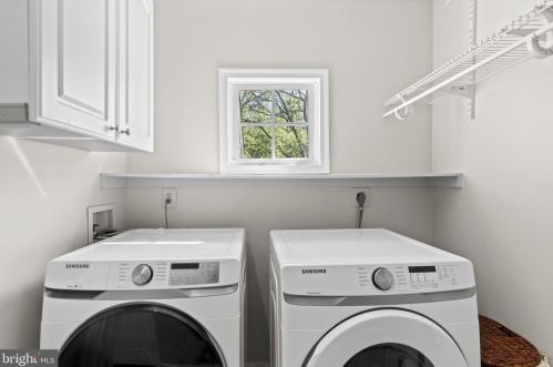 11410 Hollow Timber Ct, Herndon VA  20194-1980 exterior