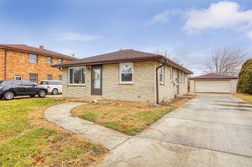 2516 Halsey Ave, Milwaukee, WI 53221-2970