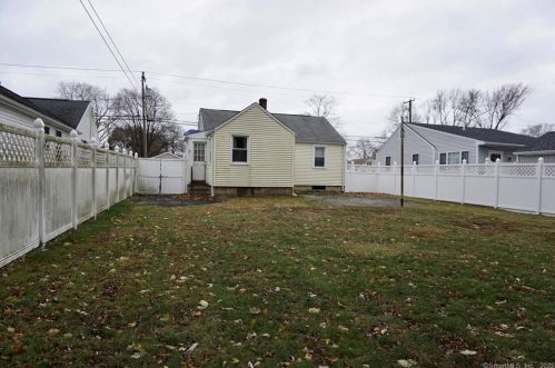78 Arcadia Ave, Plainville, CT 06062-2402