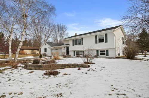 338 Oak Crest Dr, Wales, WI 53183-9421