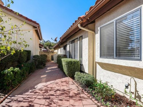 2752 Simi Hills Ln, Simi Valley CA  93063-2490 exterior