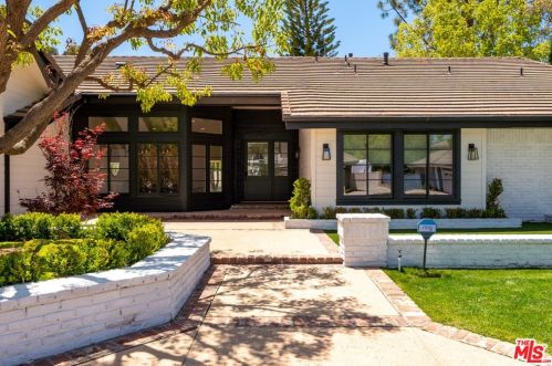 445 Sinaloa Rd, Simi Valley CA  93065-5430 exterior