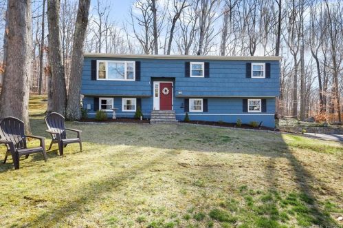 3 Roberts Dr, Bethel, CT 06801-1625