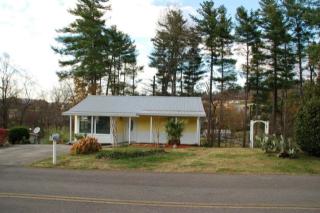 245 White Pine Ln, Rockford, TN 37853-3417