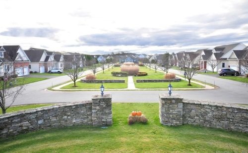 4 Chase Hollow Rd, Ellington CT  06029 exterior