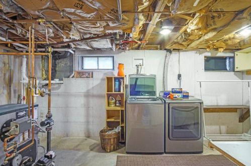 76 Puritan Ave, Coventry RI 02816-8151 exterior