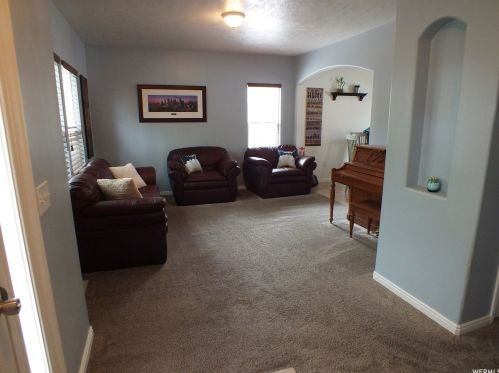 6793 Bottlebrush Ln, Taylorsville, UT 84081-3389