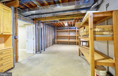 4 Millennium Dr, Columbus NJ  08022-2250 exterior