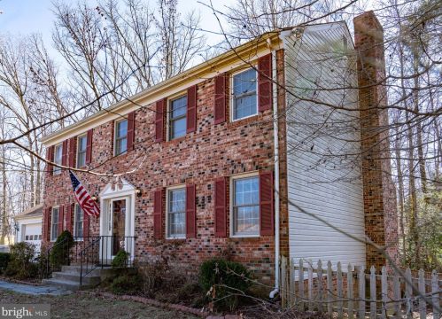 6450 Honey Tree Ct, Springfield, VA 22015-3901