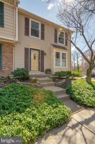 9079 Tiffany Park Ct, Springfield, VA 22152-2197