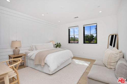 4910 Texhoma Ave, Van Nuys CA  91316-3740 exterior