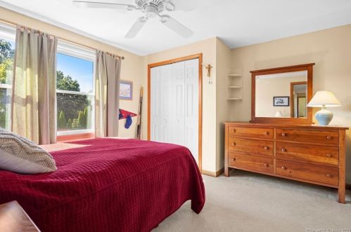 10 Wedgewood Ln, Wapping CT 06074-1580 exterior