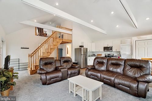 135 Marmic Dr, Southampton PA 18966-1725 exterior