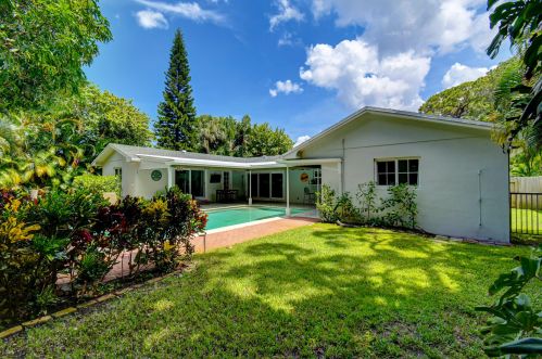 909 27th Ter, Boynton Beach FL  33435-7913 exterior