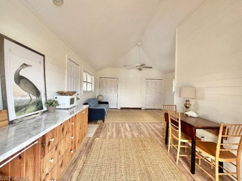 220 Palm Lk Dr, Sanibel FL 33957-5601 exterior