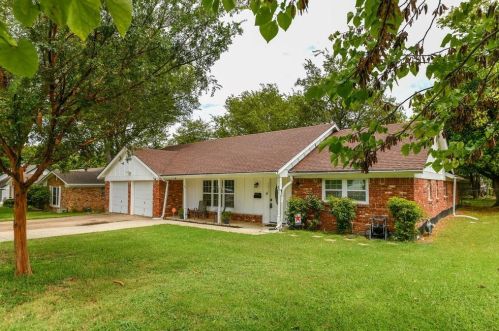 5617 Wedgmont Cir, Fort Worth TX  76133-2801 exterior