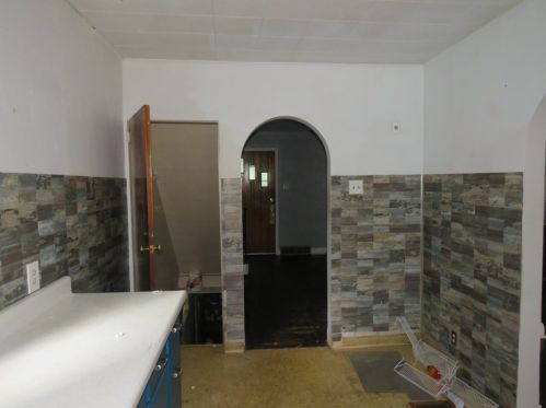 317 Reifert St, Pittsburgh PA  15210-3317 exterior