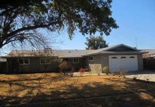 11115 Evergreen Ln, Hanford, CA 93230-6326